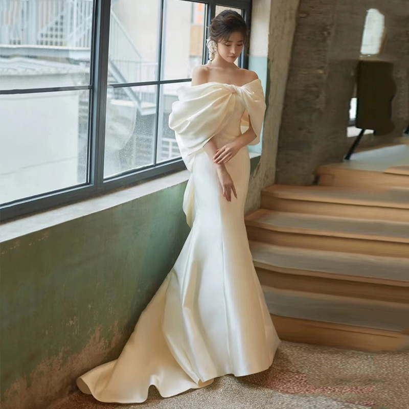 Photography Natural Lighting Basics - ชุดแต่งงานสไตล์ฝรั่งเศส ผ้าซาติน ไหล่เดียว ผูกโบว์ทรงผีเสื้อ ทรงหางปลา สำหรับถ่ายภาพท่องเที่ยว